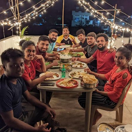 Veeru Homestay Hospet Bagian luar foto