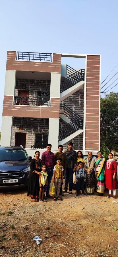 Veeru Homestay Hospet Bagian luar foto