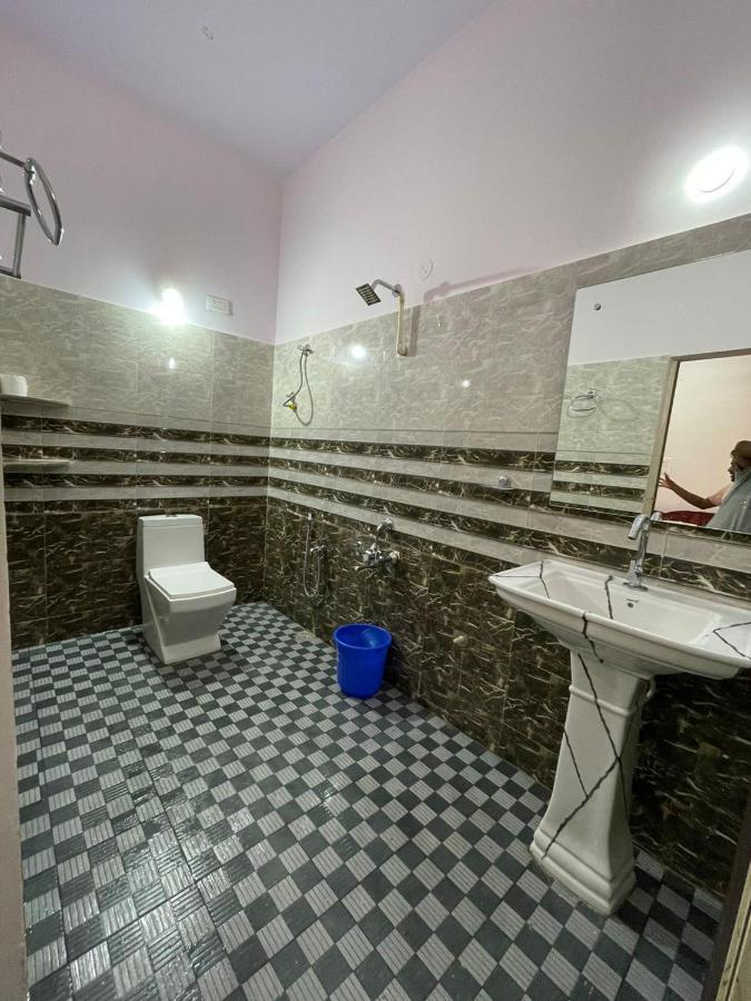 Veeru Homestay Hospet Bagian luar foto