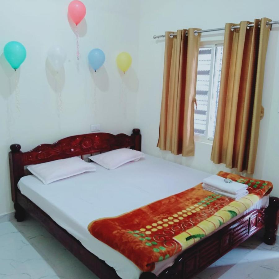Veeru Homestay Hospet Bagian luar foto