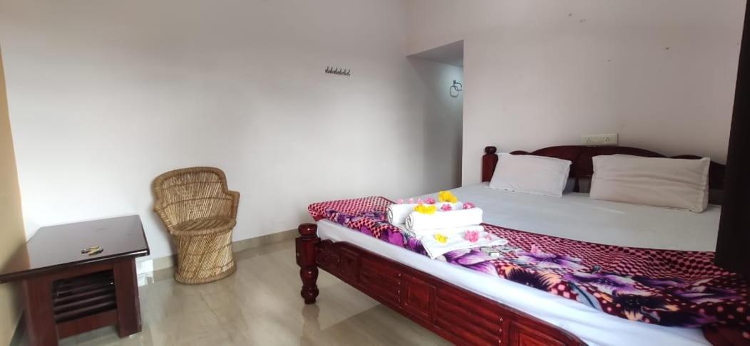 Veeru Homestay Hospet Bagian luar foto