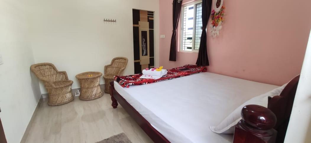 Veeru Homestay Hospet Bagian luar foto