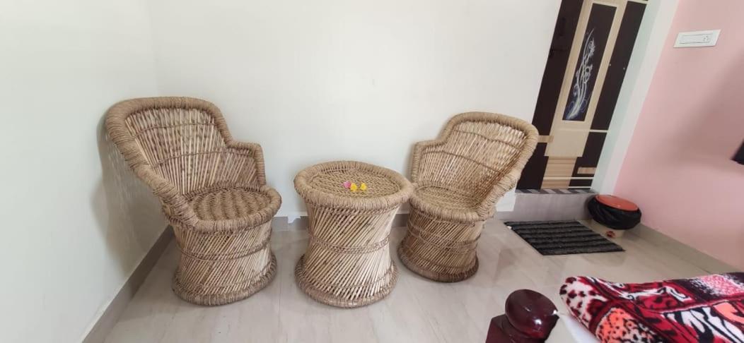 Veeru Homestay Hospet Bagian luar foto